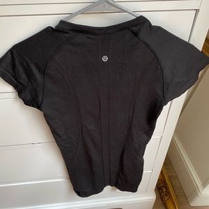 Black Lululemon short sleeve shirt